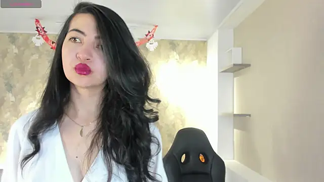 Saya Amaretto1 online show from October 16, 7:15 pm