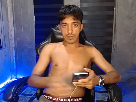 RowyCam online show from December 21, 4:03 pm