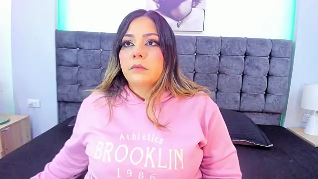 isabella horney  online show from December 16, 8:14 pm