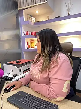 Snapshot of isabella_horney_ chatting on February 14, 1:52 pm isabella horney online show from February 14, 1:52 pm