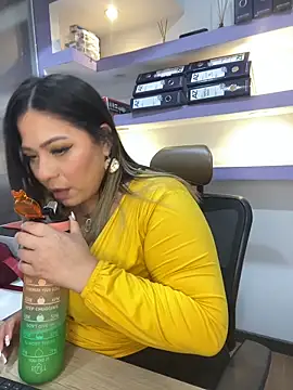 Snapshot of isabella_horney_ chatting on February 26, 12:48 pm isabella horney online show from February 26, 12:48 pm