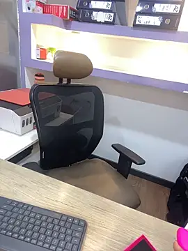 Snapshot of isabella_horney_ chatting on February 27, 2:50 pm isabella horney online show from February 27, 2:50 pm