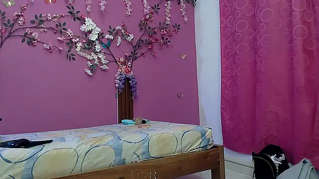 skinnybarbie022 online show from September 10, 1:05 am