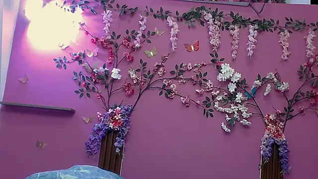 skinnybarbie022 online show from September 25, 12:47 am