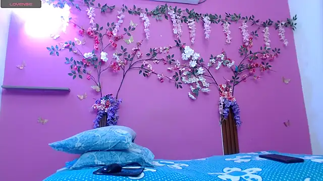 skinnybarbie022 online show from June 22, 1:29 am