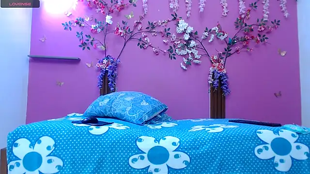 skinnybarbie022 online show from June 28, 12:49 am