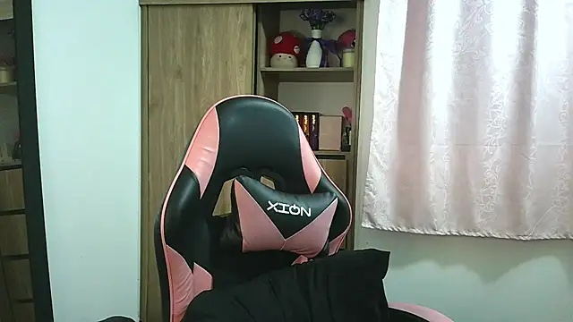 Oliviawatson1 online show from November 7, 12:49 pm