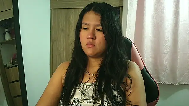 Oliviawatson1 online show from November 24, 12:49 pm