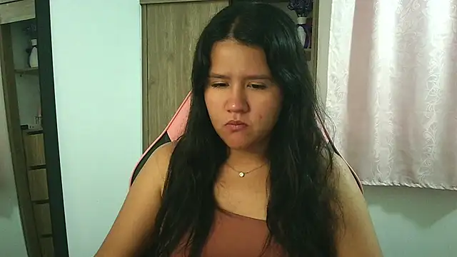 Oliviawatson1 online show from November 26, 1:01 pm