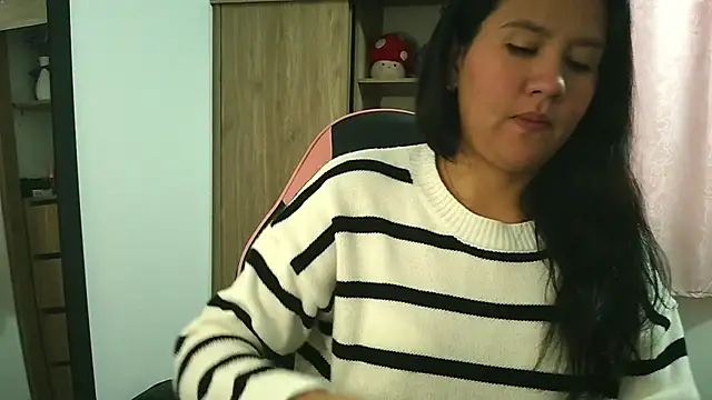 Oliviawatson1 online show from December 2, 12:54 pm