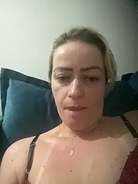 Snapshot of Alerquinasc chatting on November 18, 5:23 am Alerquinasc online show from November 18, 5:23 am