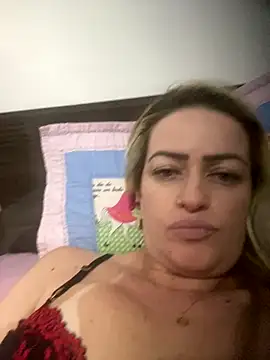 Snapshot of Alerquinasc chatting on November 24, 6:02 am Alerquinasc online show from November 24, 6:02 am