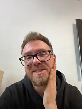 ashton heart online show from January 11, 9:03 am