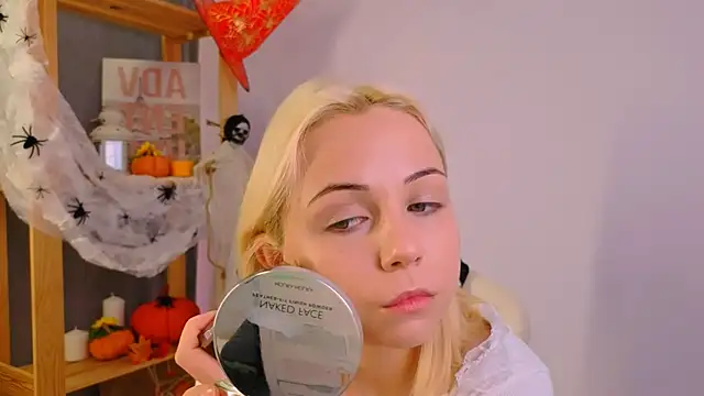 Charlotte Colinss online show from October 21, 3:40 am