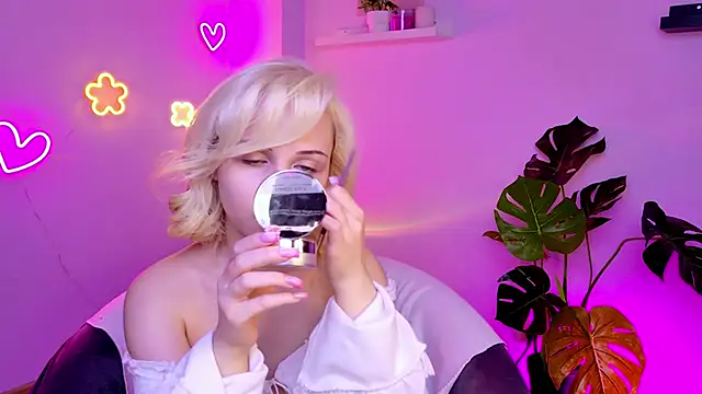 Charlotte Colinss online show from March 15, 4:29 am