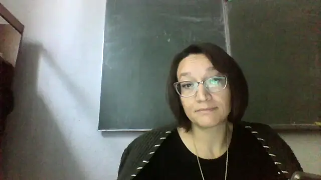 Snapshot of Moon_Janis chatting on October 2, 6:42 am Moon Janis online show from October 2, 6:42 am