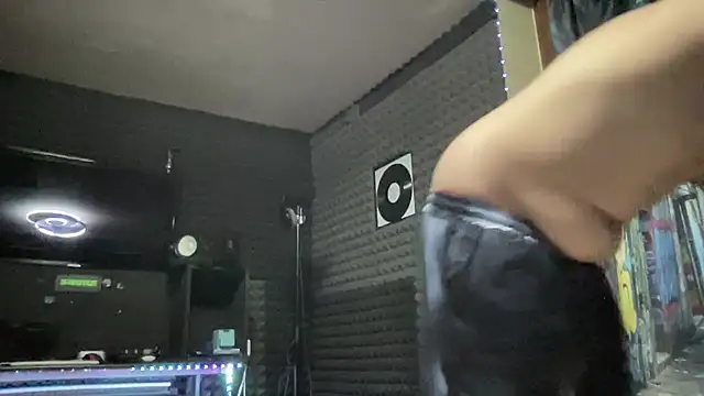 Snapshot of kashume- chatting on April 27, 11:03 pm kashume- online show from April 27, 11:03 pm
