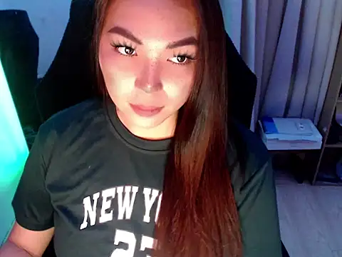 HolLyFaaCKer online show from March 12, 3:40 pm