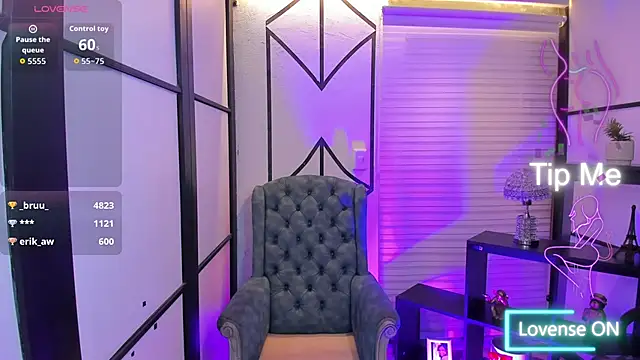 NahomiRichards  online show from December 4, 5:28 am