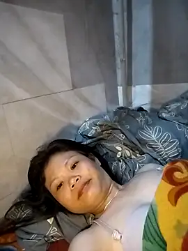 LinhNa999 online show from March 9, 2:15 am