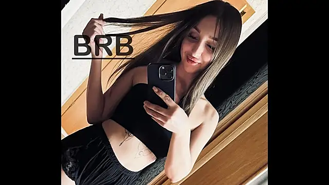 sheillawood online show from November 18, 12:05 am