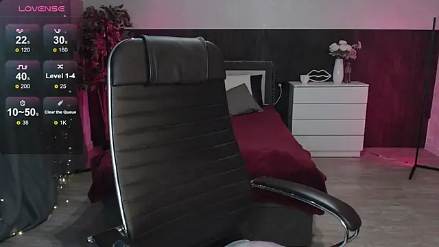 Snapshot of Sexy_Alexia69 chatting on October 17, 12:58 am Sexy Alexia69 online show from October 17, 12:58 am