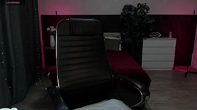 Snapshot of Sexy_Alexia69 chatting on November 2, 2:08 pm Sexy Alexia69 online show from November 2, 2:08 pm