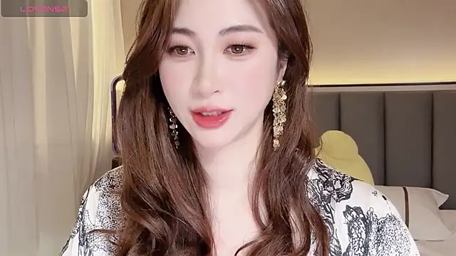 wuyueaini online show from May 8, 6:30 am