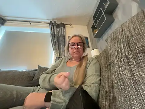 Snapshot of Anastasia-BlondeXX chatting on February 2, 10:25 am Anastasia-BlondeXX online show from February 2, 10:25 am