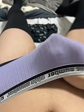 Snapshot of RiRi_20 chatting on February 19, 2:02 pm RiRi 20 online show from February 19, 2:02 pm