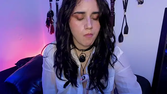 elowen halley1 online show from March 9, 8:24 pm