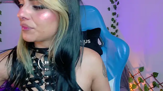 Snapshot of blue_kitten chatting on September 11, 6:13 am blue kitten online show from September 11, 6:13 am