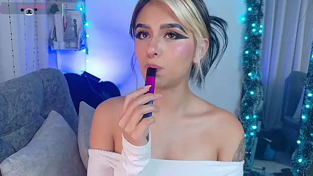 blue kitten online show from December 18, 5:02 am