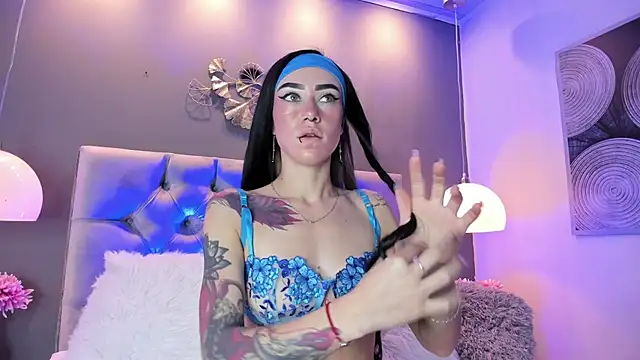 Snapshot of athziry_g chatting on November 11, 4:56 am athziry g online show from November 11, 4:56 am