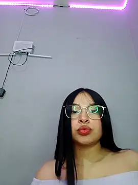 Snapshot of Anne_Mia chatting on November 24, 9:42 am Anne Mia online show from November 24, 9:42 am