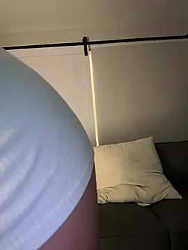 Snapshot of lilbbyily chatting on June 23, 2:31 am lilbbyily online show from June 23, 2:31 am