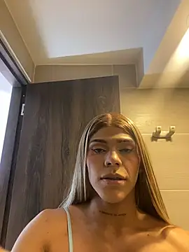 Snapshot of Flora_Minx chatting on February 21, 1:28 am Flora Minx online show from February 21, 1:28 am