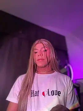 Snapshot of Flora_Minx chatting on February 22, 3:18 am Flora Minx online show from February 22, 3:18 am