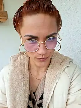 Snapshot of SlimBellaa chatting on October 21, 11:11 am SlimBellaa online show from October 21, 11:11 am