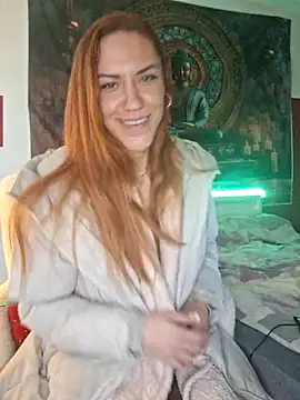 Snapshot of SlimBellaa chatting on November 11, 11:21 am SlimBellaa online show from November 11, 11:21 am