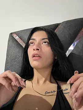 Snapshot of LiaCollings chatting on October 17, 11:13 am LiaCollings online show from October 17, 11:13 am