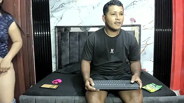 Snapshot of brutal_sex_love chatting on May 4, 1:01 am brutal sex love online show from May 4, 1:01 am