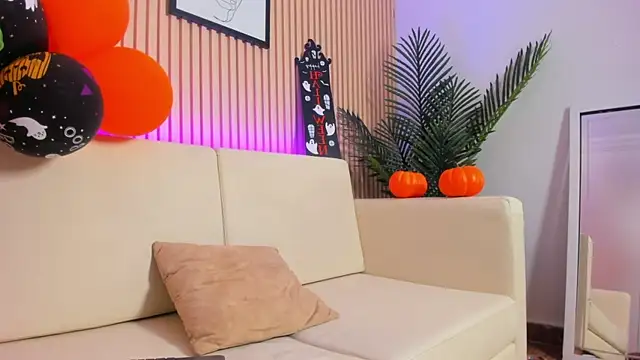 Snapshot of Brunette__boy chatting on October 31, 3:40 am Brunette boy online show from October 31, 3:40 am