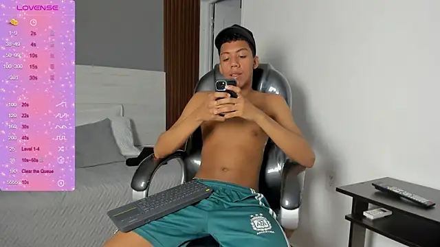 Snapshot of Brunette__boy chatting on November 15, 3:26 am Brunette boy online show from November 15, 3:26 am