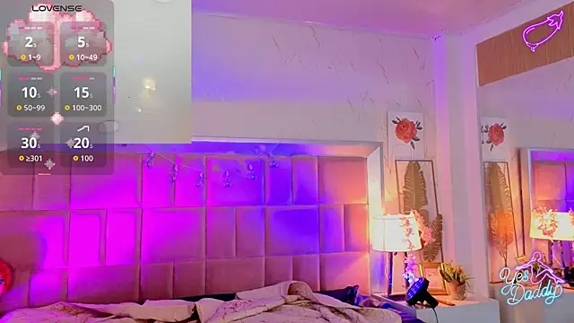 AlanaOdison online show from April 13, 4:40 am