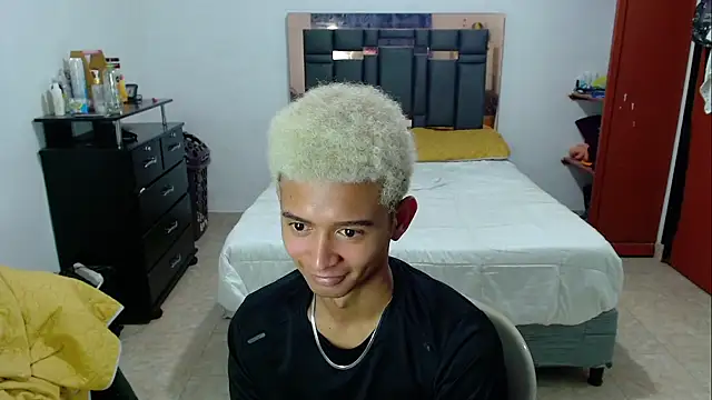 Snapshot of Raam_Star chatting on February 12, 12:44 pm Raam Star online show from February 12, 12:44 pm