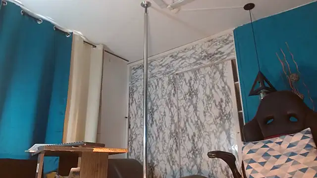 Snapshot of hanna_mooreee chatting on November 24, 6:29 pm hanna mooreee online show from November 24, 6:29 pm