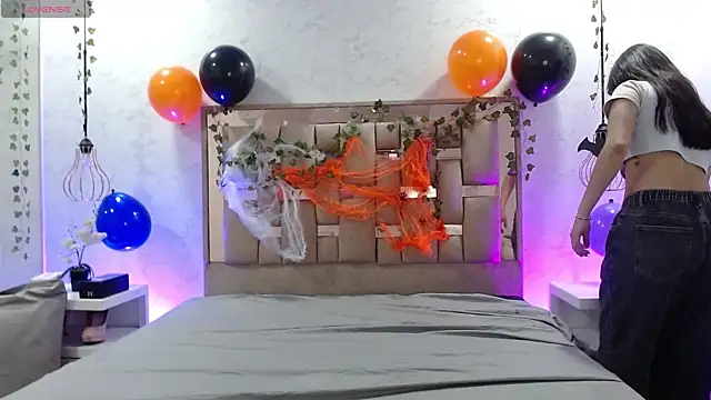 Snapshot of ScarlettRox chatting on October 25, 11:29 am ScarlettRox online show from October 25, 11:29 am