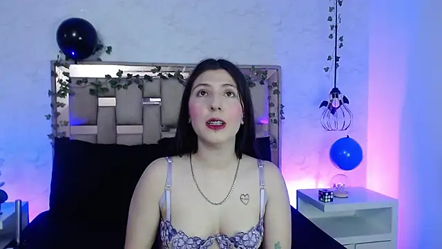 Snapshot of ScarlettRox chatting on November 12, 11:10 am ScarlettRox online show from November 12, 11:10 am