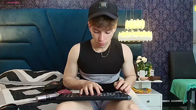 TaylerWhite online show from December 20, 11:50 am